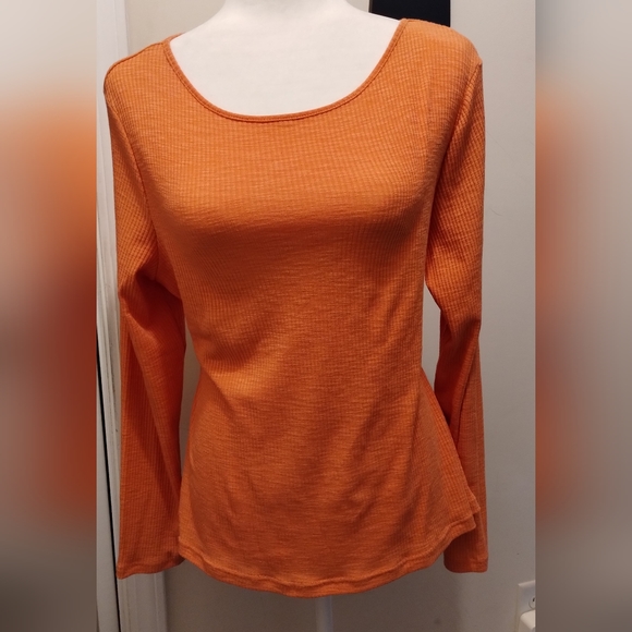 Plus Size Ribbed Long Sleeve Exposed Back Top - Picture 5 of 11